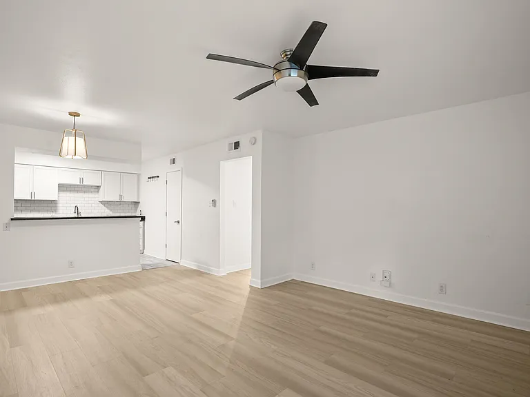 2020 S Congress Ave #A2102 — Photo 8
