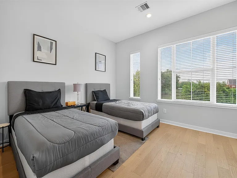 2617 Live Oak St — Photo 15