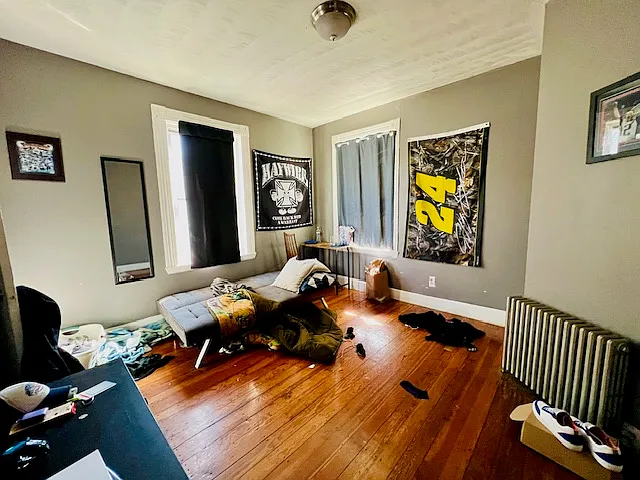 4 bed, 9999 sqft, $2,900 — Photo 4