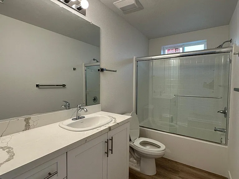 227 E Franklin Ave #G — Photo 12