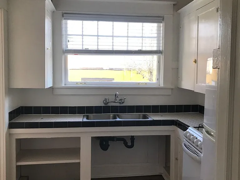 2129 SE 10th Ave — Photo 11