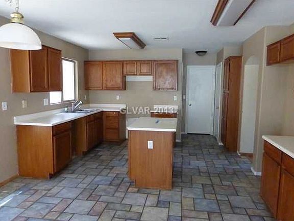 3rd image of 4660 Cliff Breeze Dr