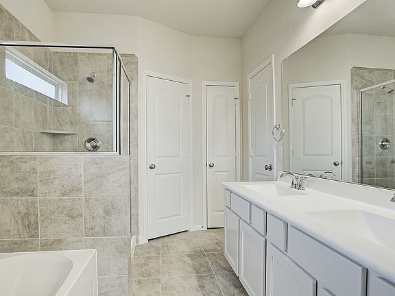 Luxurious owner s bath