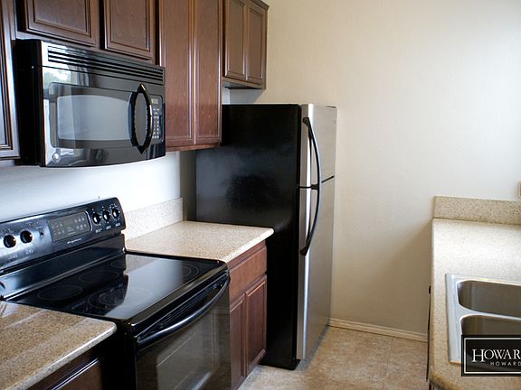 4th image of 419 E 6th St APT 301