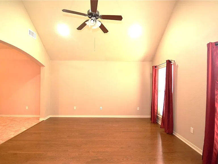3202 Stonepoint Ave — Photo 2