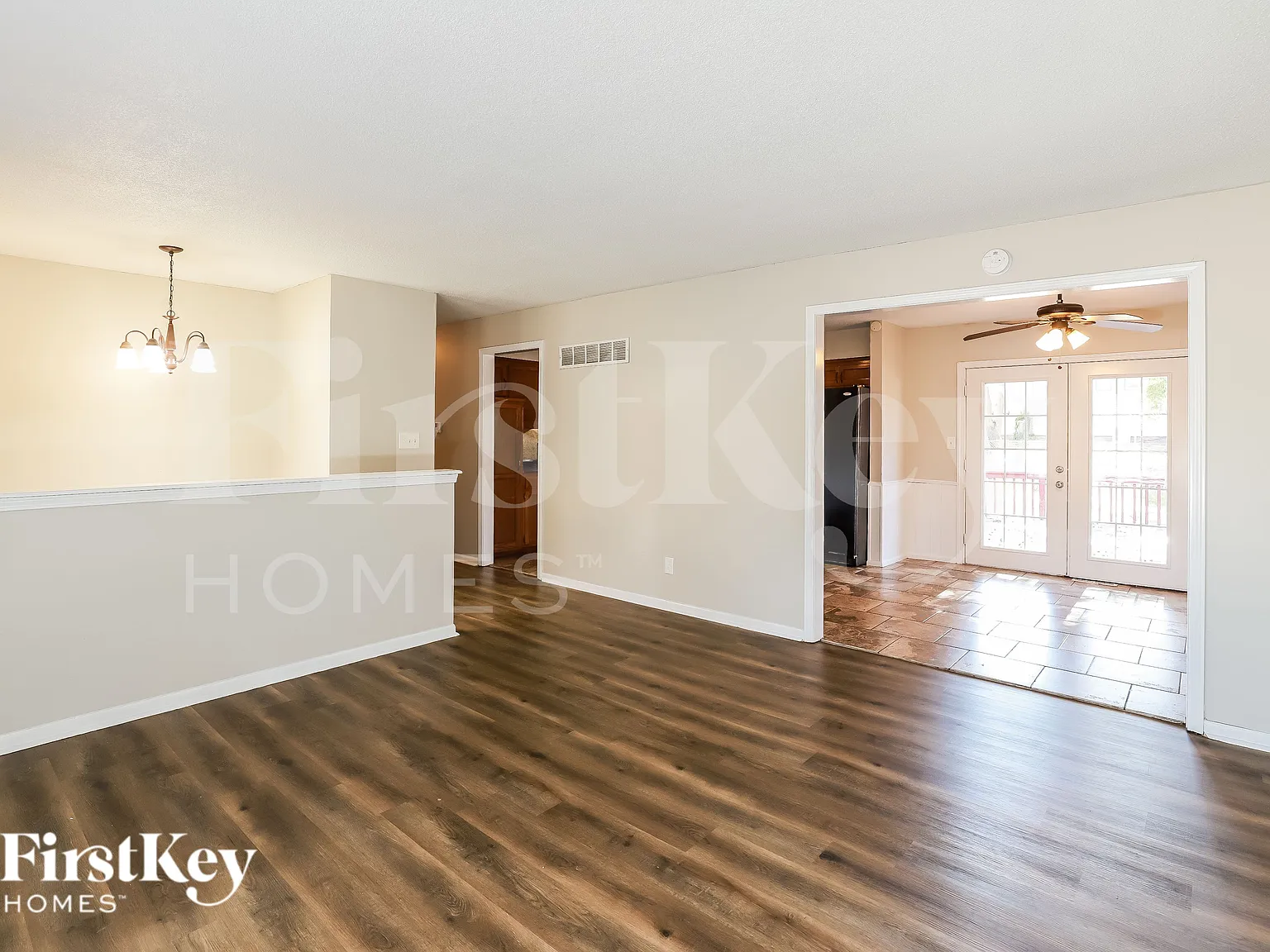 3 bed, 2.0 bath, 1156 sqft, $2,095 — Photo 3