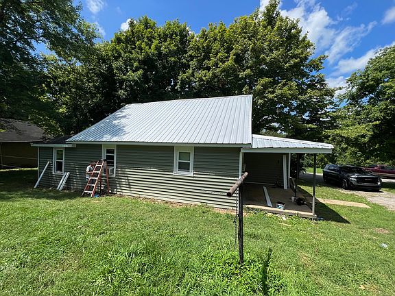 2nd image of 126 Lakeview Dr