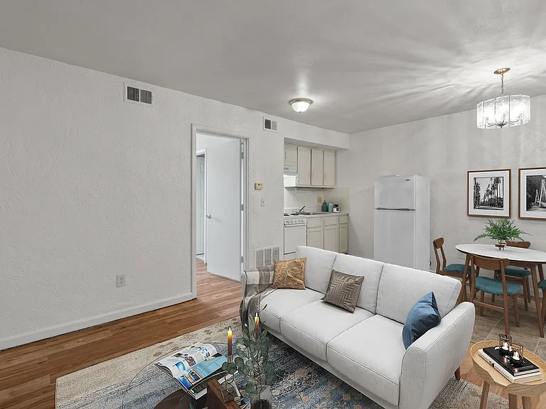 Cunningham Apartments — Photo 17