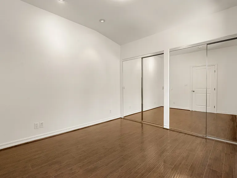 1530 Parmer Ave — Photo 17
