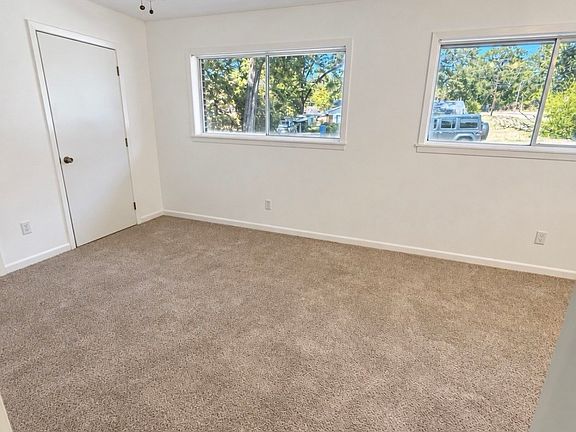 4th image of 900 Watterman St