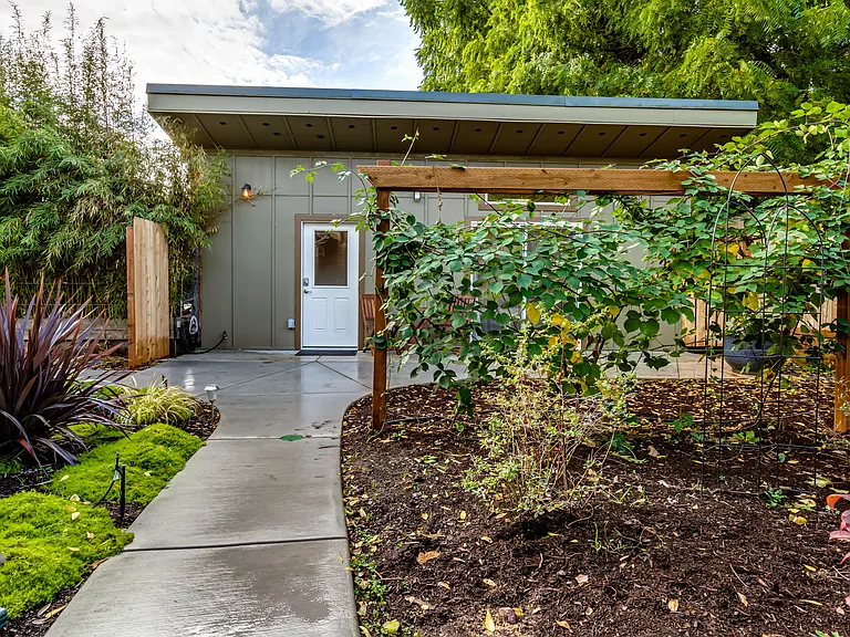 104 Holeman Ave — Photo 52