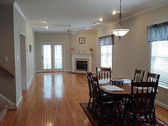 1st Floor Living Room/Dining