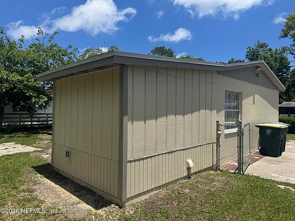 5th image of 3554 BROCKWAY Road