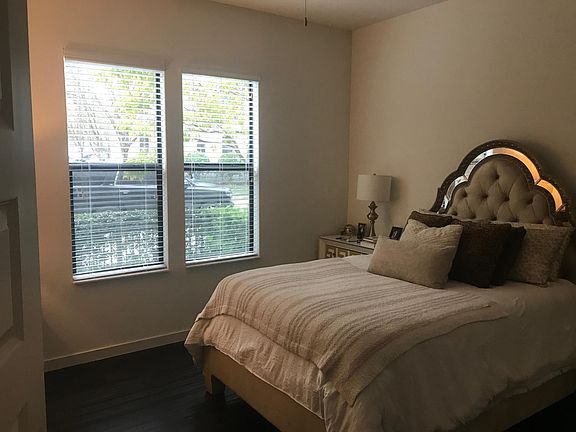 4th image of 1915 Lakemont Ave #113