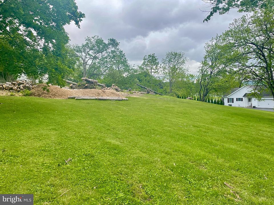 2nd image of LOT On Robin Rd