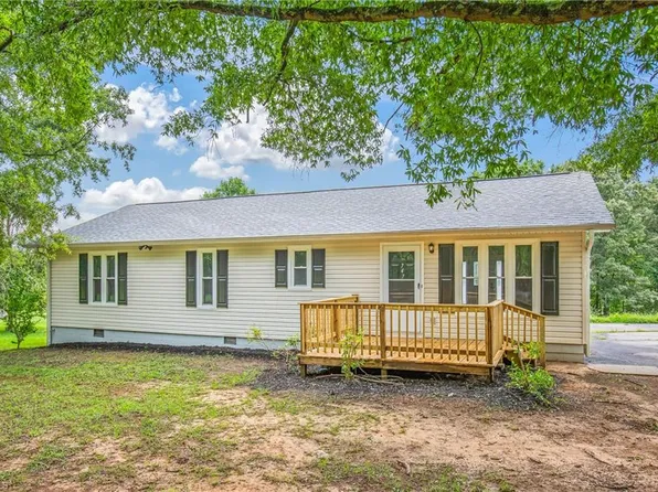 747 Pervie Bolick St, Eden, NC 27288