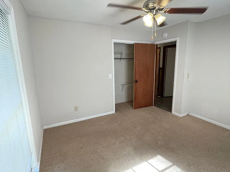 817 Robin Hood Trl — Photo 37