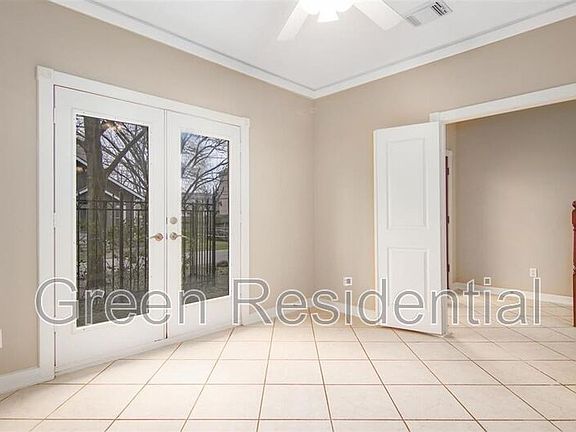 4th image of 328 Asbury St