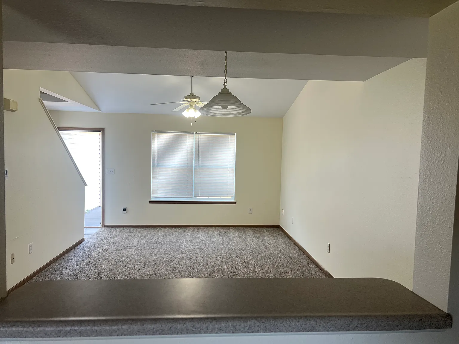 4 bed, $1,400 — Photo 2