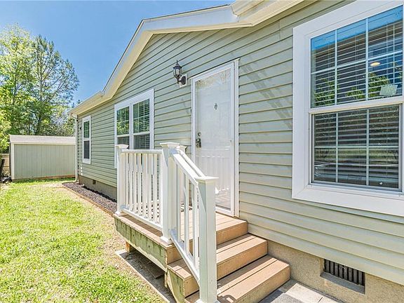 4th image of 26 Hillandale St