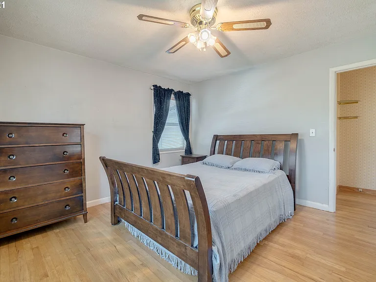 1335 Windsor Dr — Photo 12