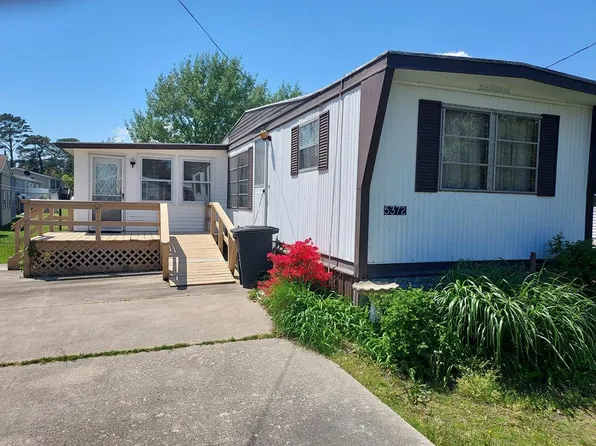 5372 McCleary Dr, Chincoteague Island, VA 23336