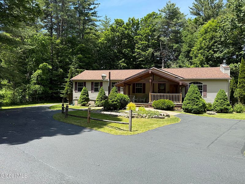 2nd image of 371 Lakeview Road