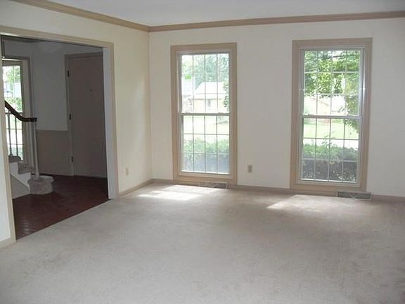 3rd image of 19409 Edinburgh Dr