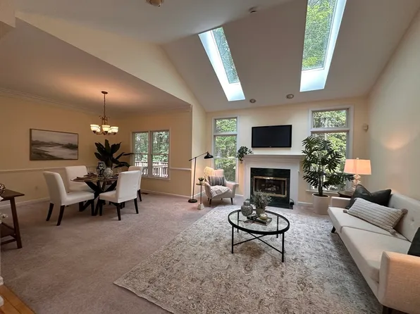 7 Stonegate Ln Unit 7, Bedford, MA 01730