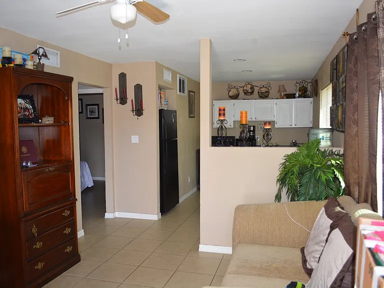 10202 N 9th Ave #4 — Photo 3