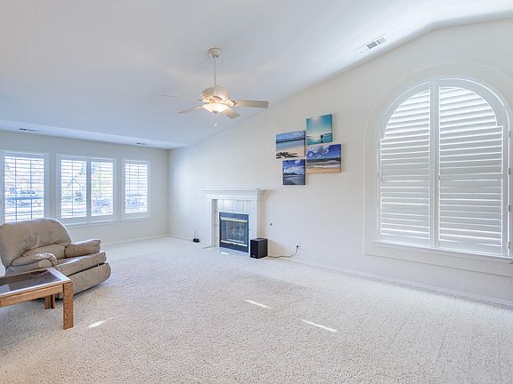 4th image of 3806 Rolland Dr