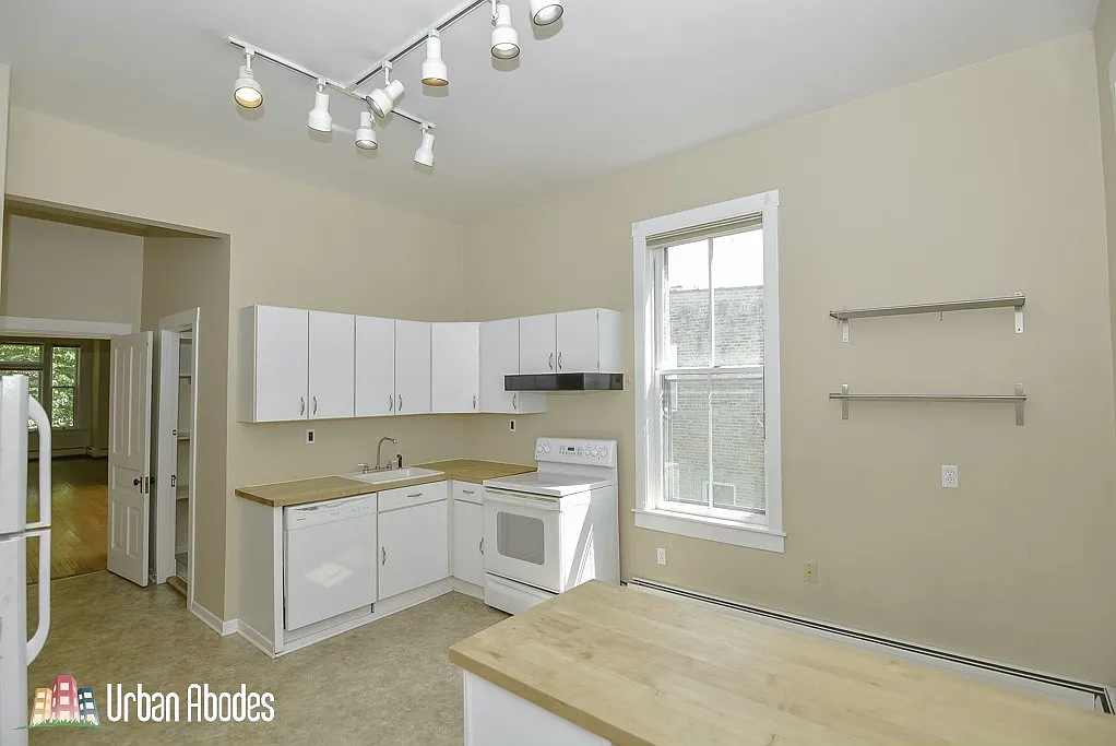 Building Photo - 1441 W Warner Ave #2