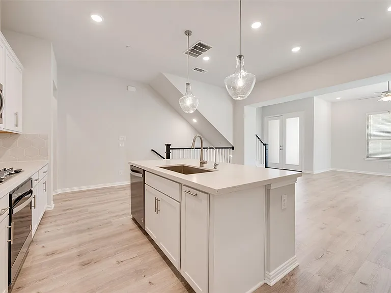8340 Challenger Ln — Photo 29