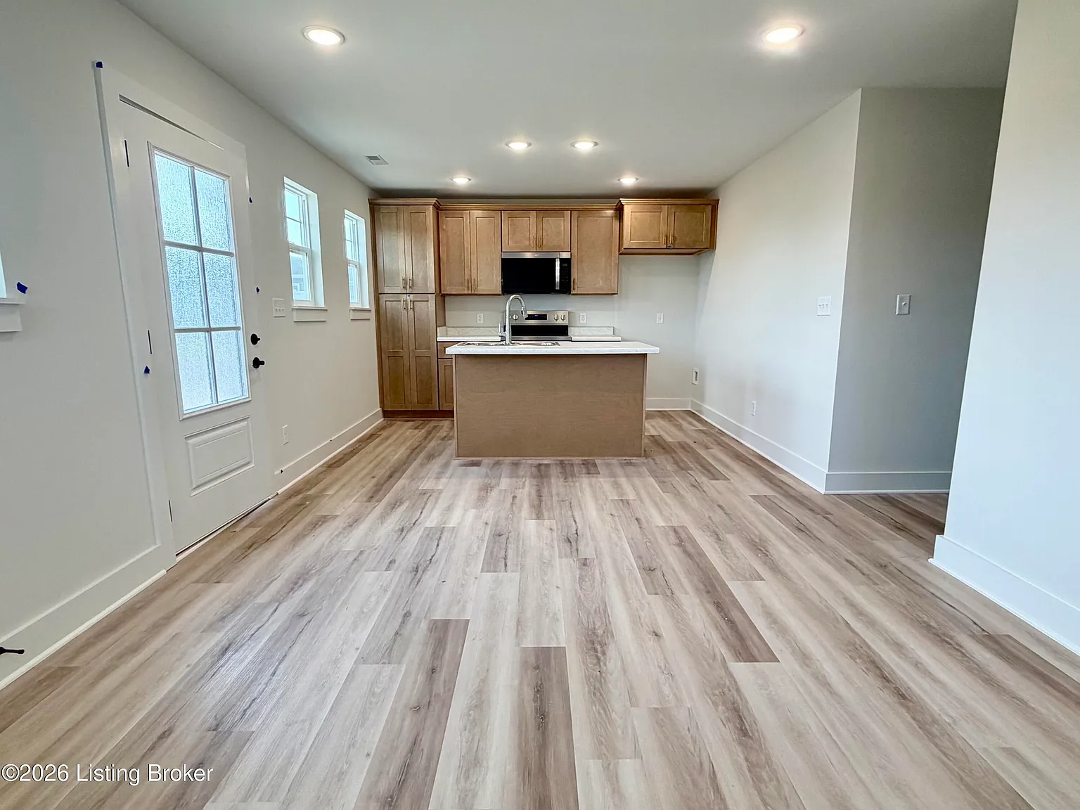3 bed, 2.0 bath, 1000 sqft, $1,795 — Photo 2