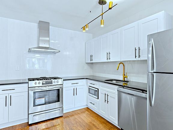 4th image of 723 E 216th St
