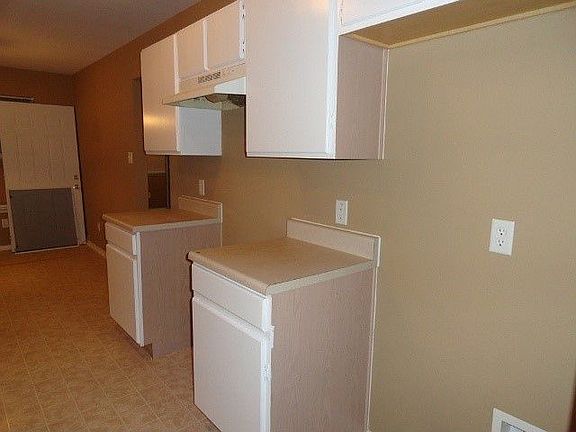 4th image of 550 Delphinium Dr