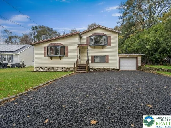 217 Coach Rd, Tobyhanna, PA 18466