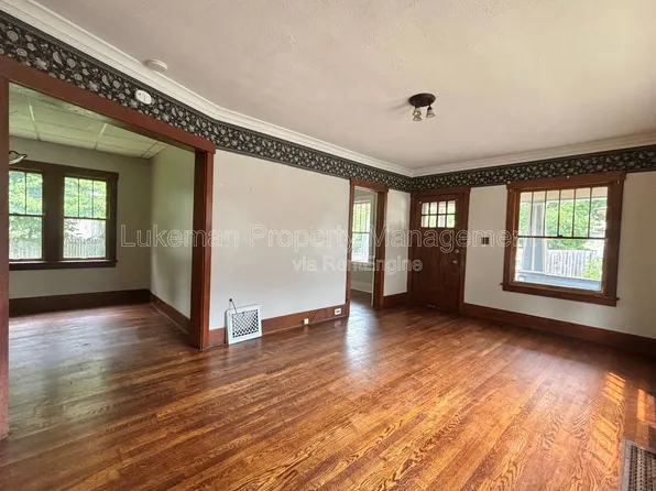 819 Hoffman Pl, Kalamazoo, MI 49007