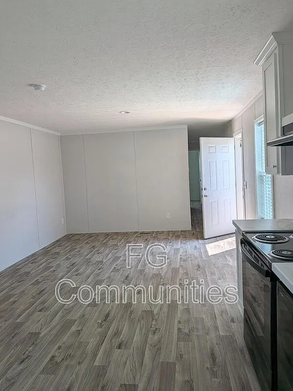 3 bed, 2.0 bath, $995 — Photo 4