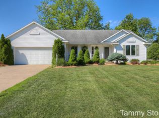 8615 Cottonwood Dr, Jenison, MI 49428