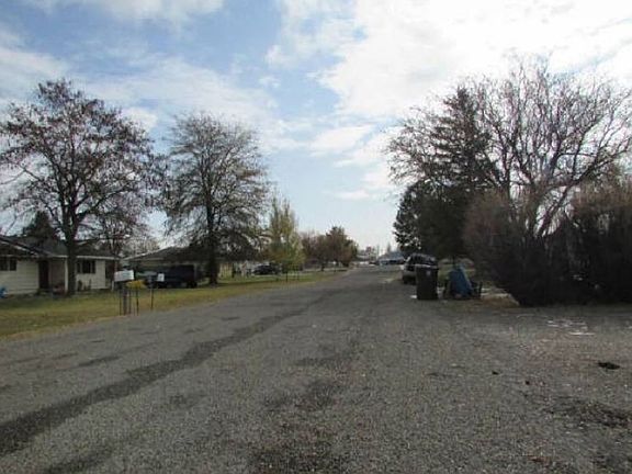 Exterior Neighborhood (street photo)