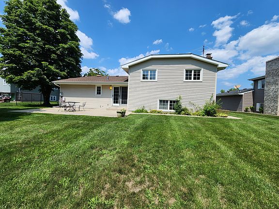 3rd image of 638 Hillside Dr