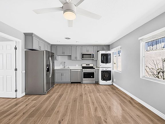 5th image of 1024 Loma Ave APT 5