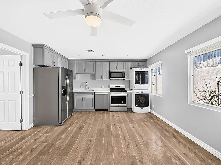 1024 Loma Avenue — Photo 27
