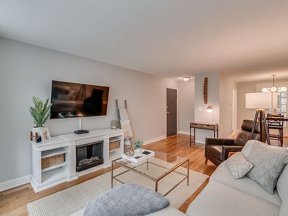 5th image of 3028 S Abingdon St APT A2