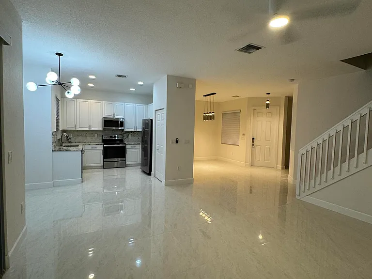 10941 Bitternut Hickory Ln — Photo 7