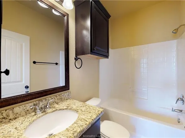 104 Armored Ave, College Station, TX 77845