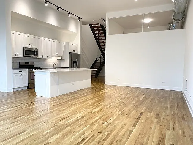 1348 N Milwaukee Ave — Photo 4