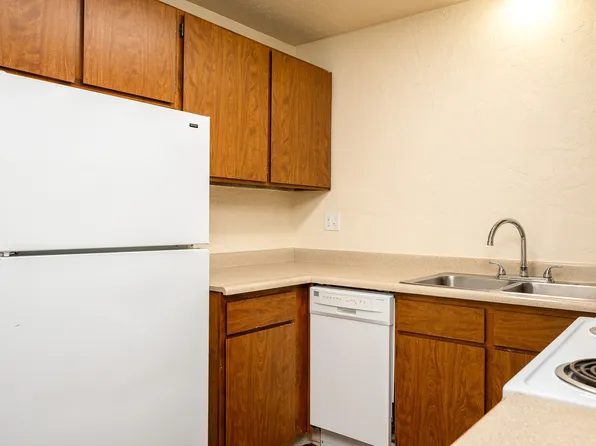 Broadway Center, 451 W Broadway #875-14, Eugene, OR 97401