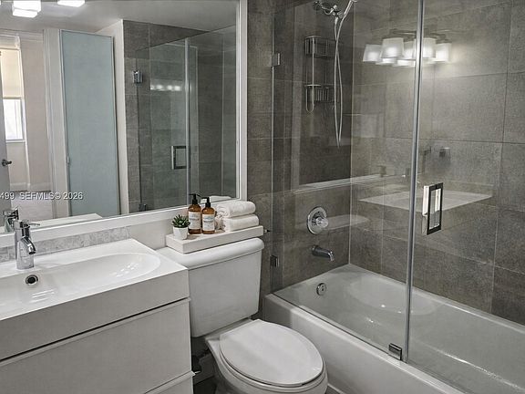 4th image of 126 SW 17th Rd APT 407